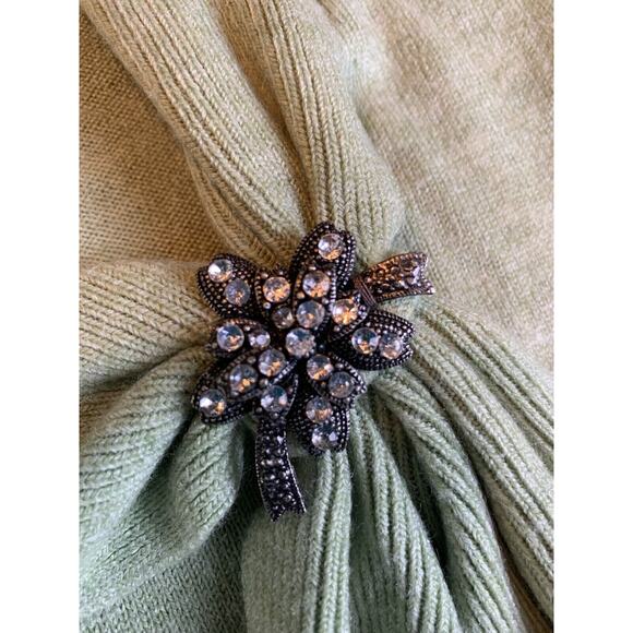 APT 9 WOMEN’S SWEATER LIGHTWEIGHT SZ M LIGHT GREEN WITH JEWELED PIN - Picture 16 of 16